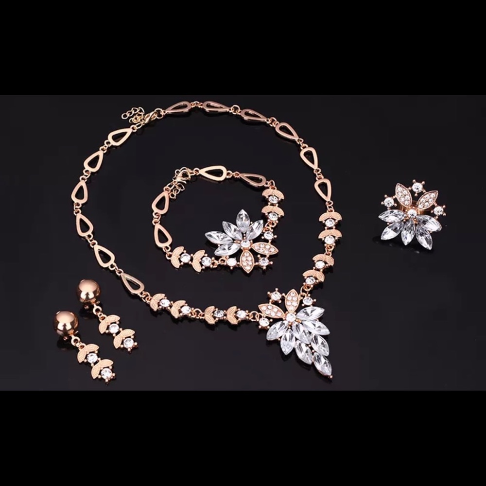 Lovely Rhinestone Necklace set - Picture 3 of 7